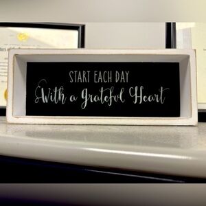 NWT "Start Each Day with a Grateful Heart" Quill to Paper by Sixtrees sign